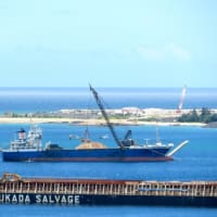 ゲートからの資材搬入はなかったが、辺野古側工区への土砂投入は行われる。