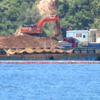 ゲートからの資材搬入はなかったが、辺野古側工区への土砂投入は行われる。